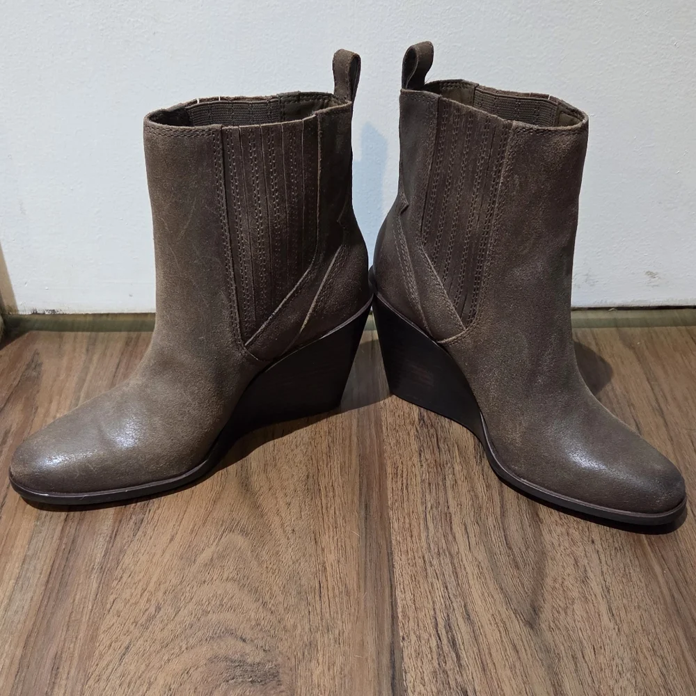 Women's Lucky Brand Ankle Wedge Slip On Boots Size 6.5 NWOT - Picture 2 of 6